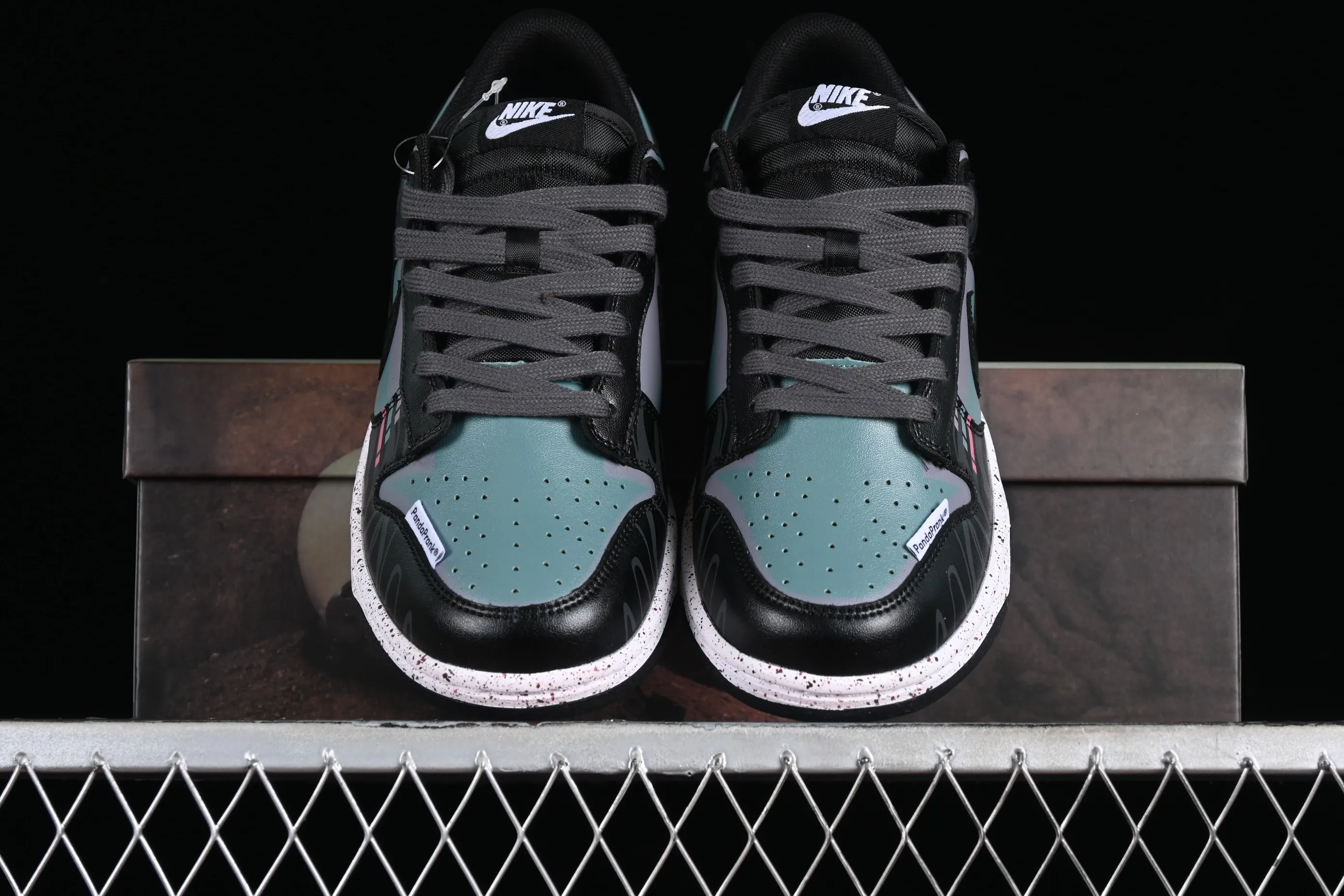 All Categories Nk SB Dunk Series Nk SB Dunk Low Low-top Sneakers Nk Dunk Low Panda Prank Space Exploration-Planet Across Black and Purple SB Strappy Low-top Casual Sneakers DV0831-002